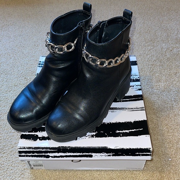 Dolce Vita Nelinda Chelsea Ankle Boot - Picture 3 of 10